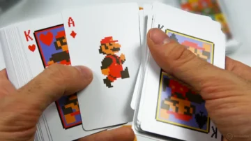 Esta baraja oficial de cartas de Super Mario enamora a cualquier fan de lo retro