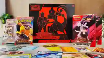 Los villanos toman el control en Pokémon JCC: Caja ETB Rivales Predestinados