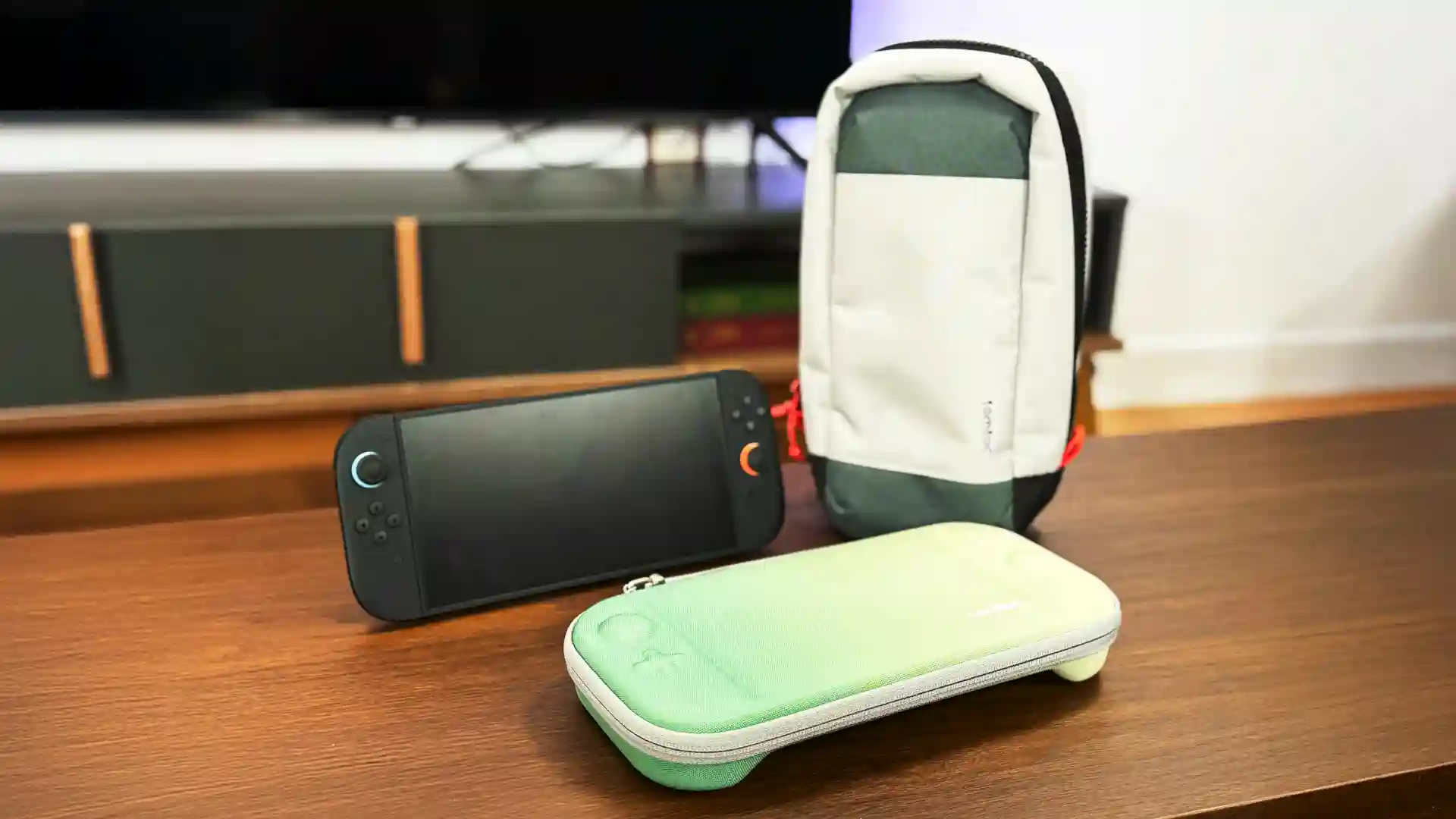 Llévate tu Nintendo Switch 2 de viaje con esta bandolera y funda especiales