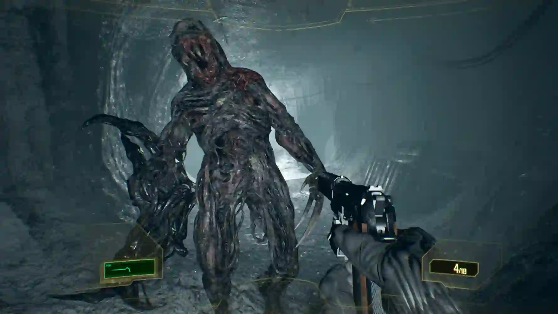 Resident Evil 7: escena en primera persona disparando a una criatura mutante cubierta de carne en un túnel helado.