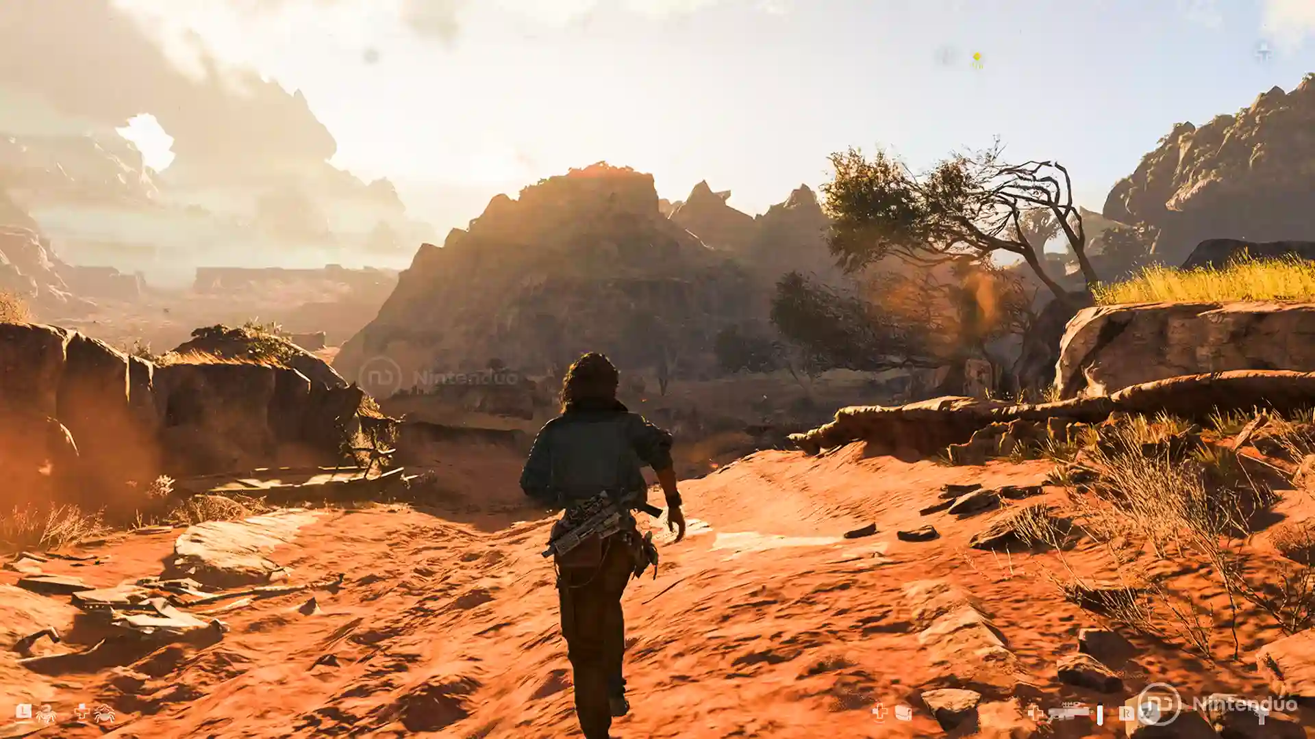 Kay Vess corre por un camino rocoso en un paisaje árido al atardecer en Star Wars Outlaws.