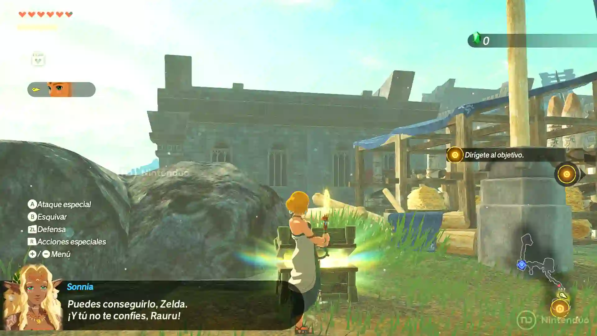 Zelda practica habilidades en Hyrule Warriors: La Era del Destierro mientras Sonia la anima y advierte a Rauru en un campamento frente a casas en ruinas.