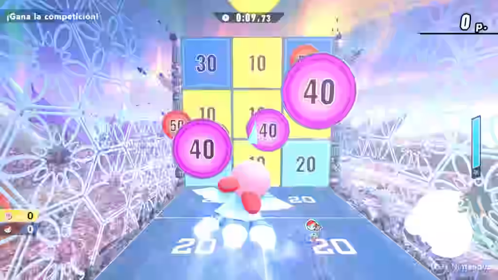 Kirby avanza por una pista llena de paneles con números de puntuación en Kirby Air Riders ND