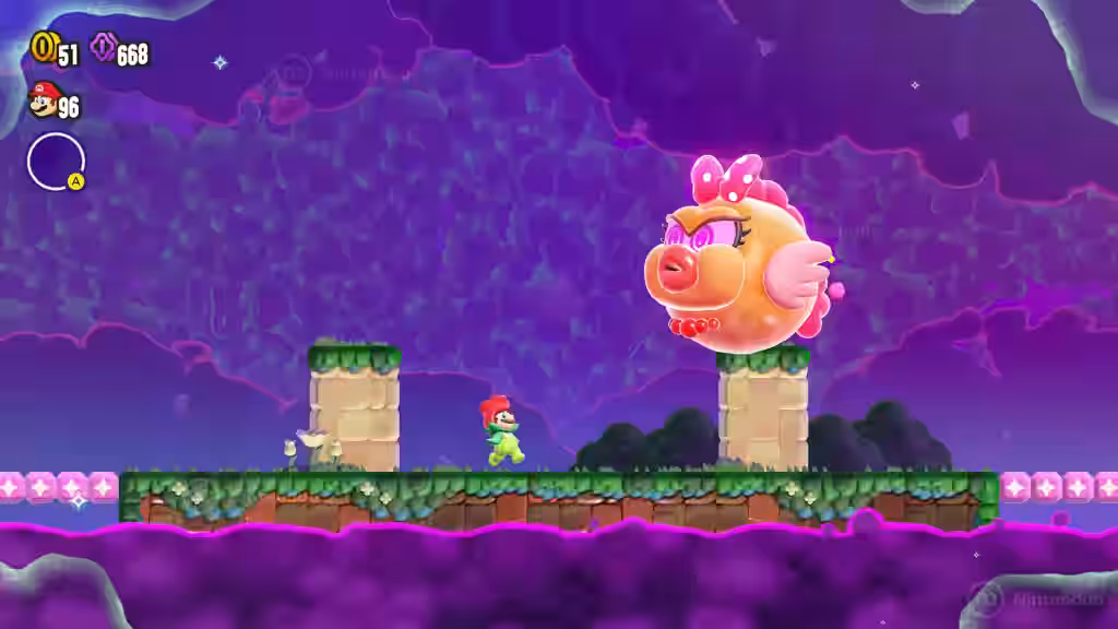Mario con traje de flor esquiva un pez rosa alado en un nivel morado de Super Mario Bros. Wonder.